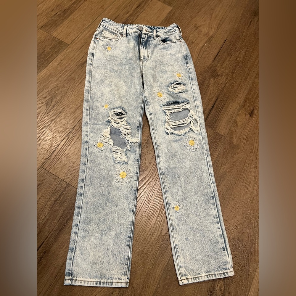 PacSun Light Blue Ripped Mom Jean w/ Daisies